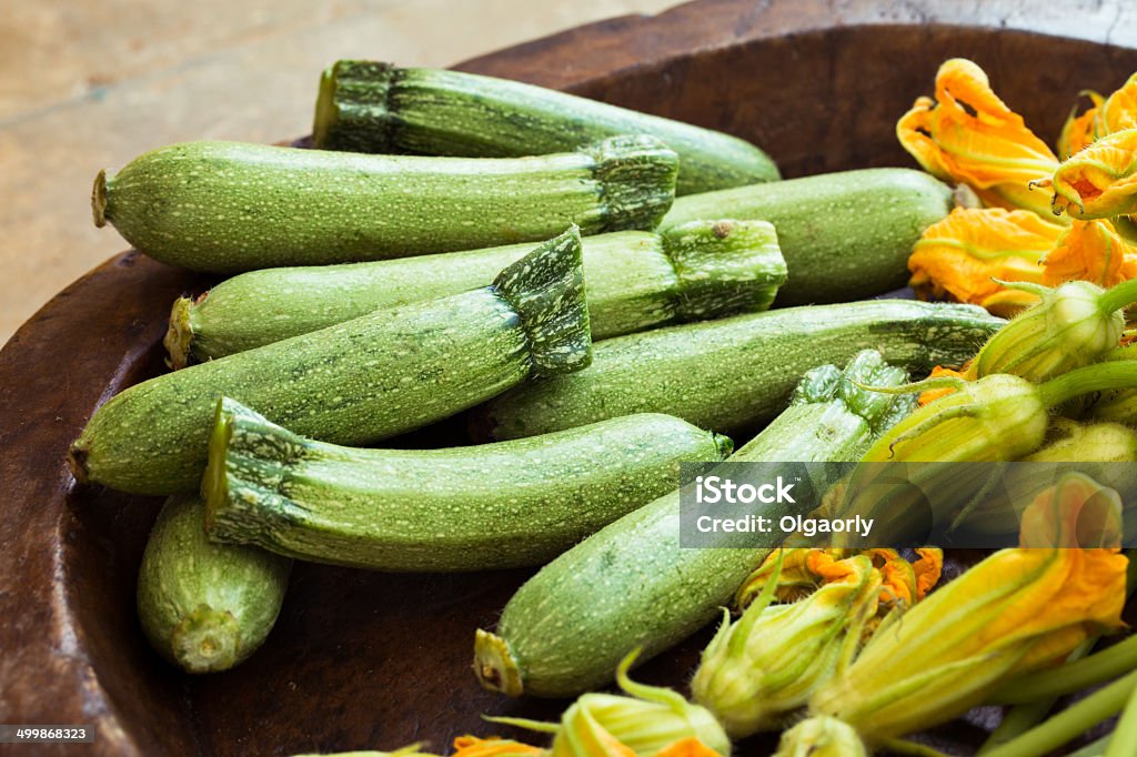 Courgette et de courgettes fleurs - Photo de Agriculture libre de droits