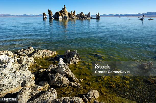 Lago Mono E Formação De Tufos Calcários Rochosas - Fotografias de stock e mais imagens de Ao Ar Livre - Ao Ar Livre, Beira d'Água, Beleza natural