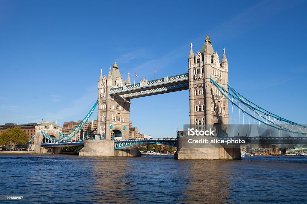 Ponte da Torre no ensolarado e luz natural em Londres, Inglaterra, Reino Unido - Foto de stock de Arquitetura royalty-free