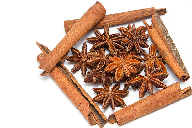 cinnamon sticks and star anise cinnamon sticks and star anise on white background kayu manis stock pictures, royalty-free photos & images
