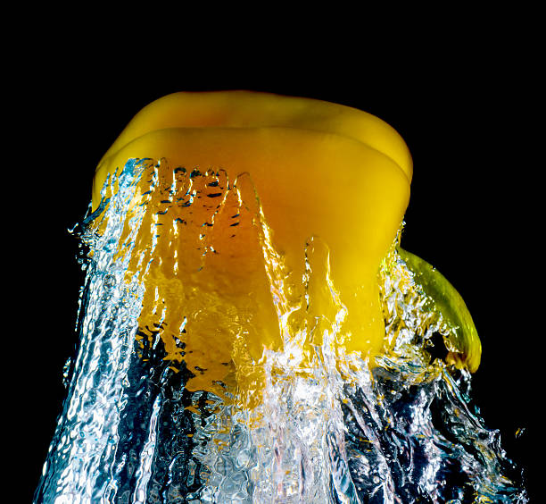 pepper dive into water