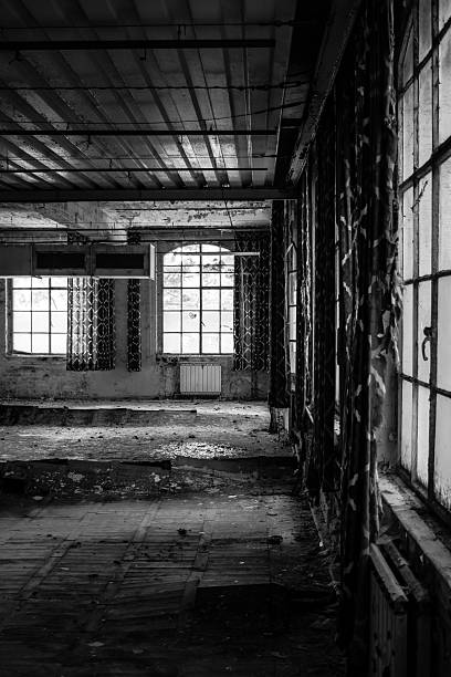 istock old factory floor V 499909164