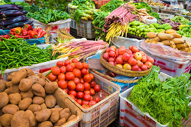 istock Farmer's market 499923984