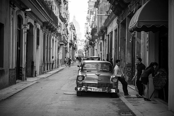 cinquanta chevy a l'avana, cuba - chevrolet havana cuba 1950s style foto e immagini stock