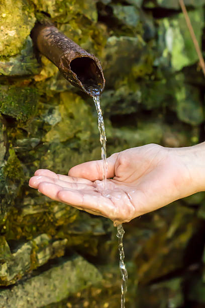 istock Hand in a fountain 499934952