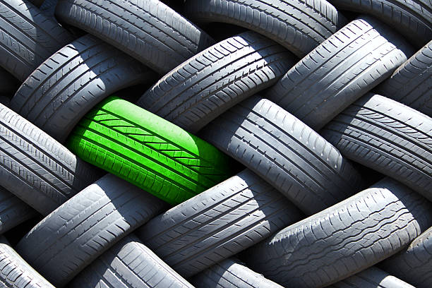 зеленый отличается - tire auto repair shop part of vehicle stack стоковые фото и изображения