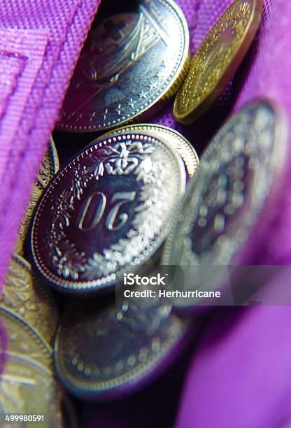 Carteira Com Dinheiro No Interior - Fotografias de stock e mais imagens de Nota de Franco Suíço - Nota de Franco Suíço, Pagar, Unidade Monetária Suíça