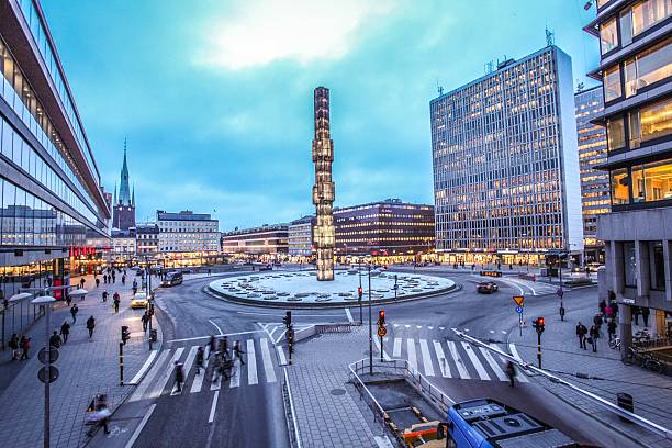 세르겔 광장, 유리컵 오벨리스크 kristallvertikalacc-스톡홀름 - stockholm town square sergels torg city 뉴스 사진 이미지