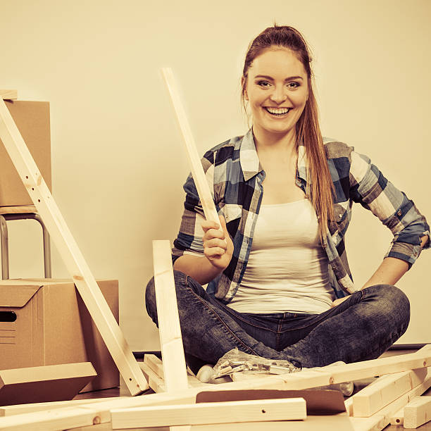 istock Woman moving into apartment house. 500001546