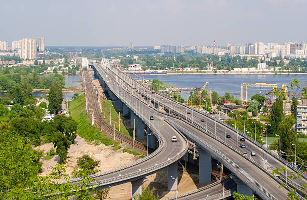 istock View of highway and railway bridges over the Dnieper 500003245