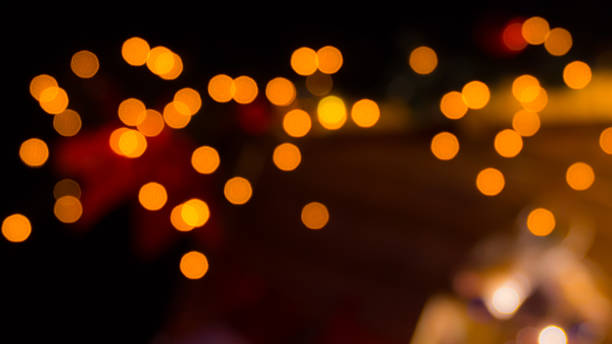 блестящий золотой свет в темную ночь - mistic стоковые фото и изображения