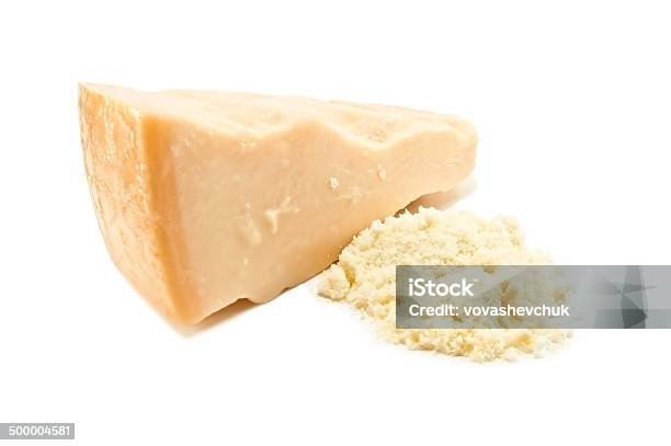 Geriebenem Parmesan Stockfoto und mehr Bilder von Bildkomposition und Technik - Bildkomposition und Technik, Fotografie, Freisteller – Neutraler Hintergrund