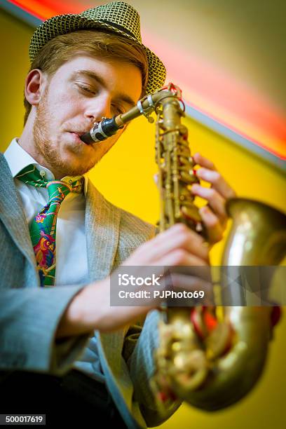 Photo libre de droit de Jouant Au Saxophone 50 S Style banque d'images et plus d'images libres de droit de 1950-1959 - 1950-1959, 1960-1969, Accord - Écriture musicale