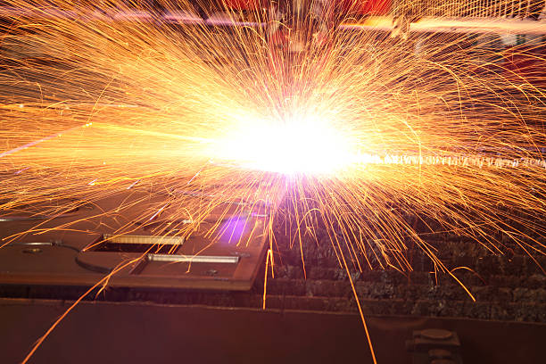 schweißen - machine welding cnc automobile industry stock-fotos und bilder