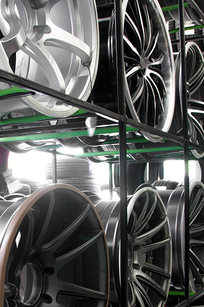 istock Shop shelves with automobile car alloy wheels 500021802