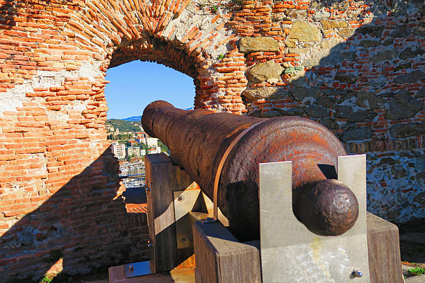 Culverin in the Priamar fortress ,Savona,Italy Savona,Italy,22 november 2015. View of a muzzle-loading culverin of the seventeenth century in the Priamar fortress,Savona, Liguria. angung rai museum of art stock pictures, royalty-free photos & images