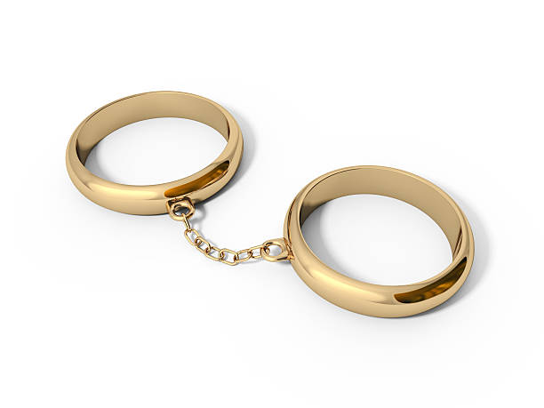 alianças de casamento - golden handcuffs - fotografias e filmes do acervo