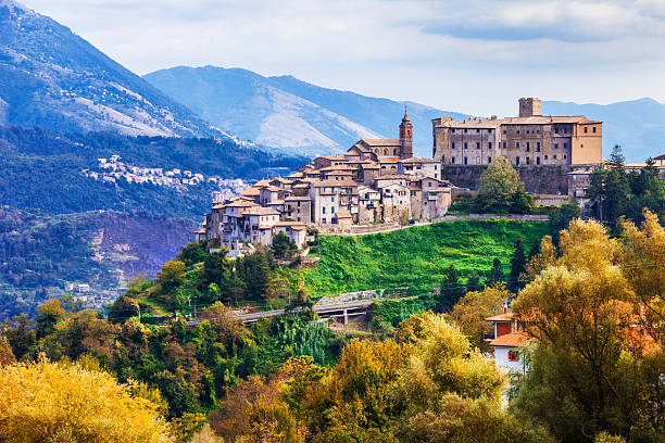 san vito romano, lazio, itália. - roma province - fotografias e filmes do acervo