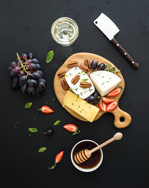 käse-häppchen-auswahl oder jammern snack-set. auswahl an käse - upper view stock-fotos und bilder