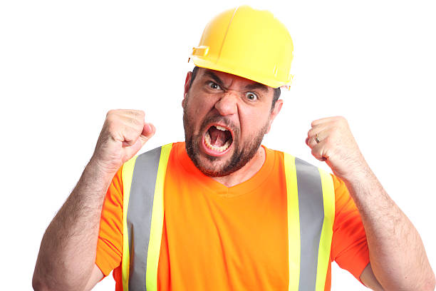 operaio edile arrabbiato - construction safety mid adult men road construction foto e immagini stock