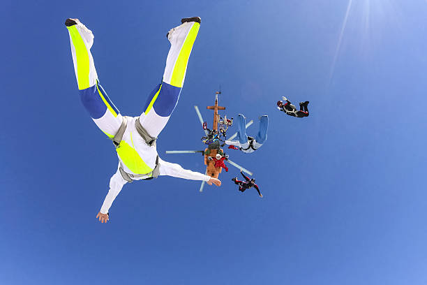 스카이다�이빙 포토서제스트. - skydiving parachute parachuting helicopter 뉴스 사진 이미지