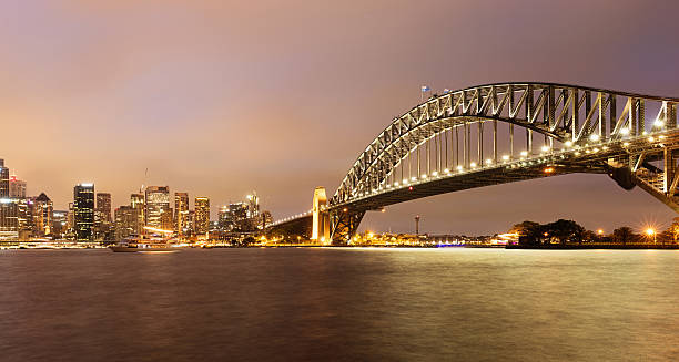 eternidade crepúsculo panorama da ponte do porto de sydney - sydney harbor panoramic sydney australia skyline - fotografias e filmes do acervo