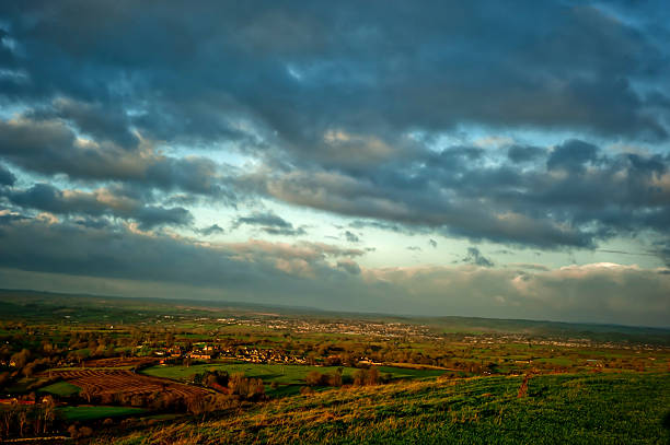 sunrise -クレイヒル warminster - non urban scene england rural scene hill range ストックフォトと画像