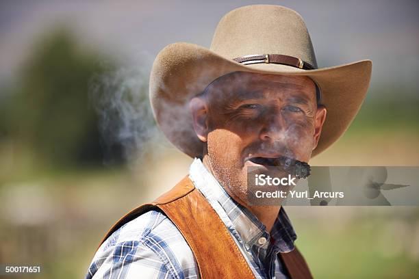 Photo libre de droit de Un Cowboy Affaires banque d'images et plus d'images libres de droit de Adulte - Adulte, Adulte d'âge moyen, Adulte d'âge mûr