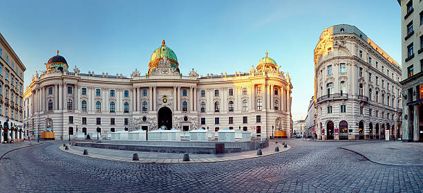 дворец хофбург, вена, австрия - михайловская площадь стоковые фото и изображения
