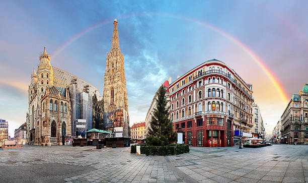 panorama do viena quadrado com arco-íris-stephens catedral, ninguém - stephansplatz imagens e fotografias de stock