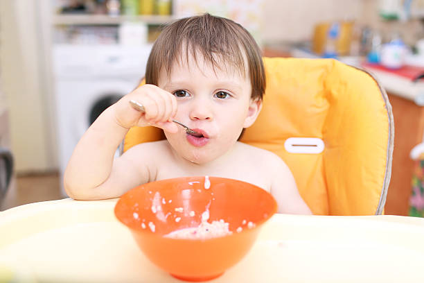 istock baby age of 20 months eats oatmeal 500194235