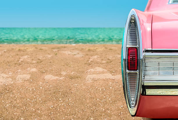 istock Vintage pink car on the beach 500195287