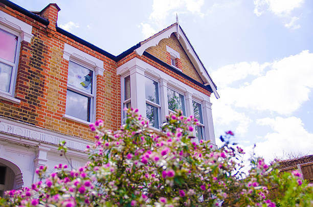英国家の花 - れんが造りの家 写真 ストックフォトと画像