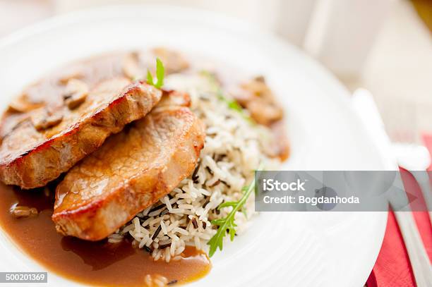 Gegrillte Suculent Schweinekotelett Und Reis Als Hauptgericht Stockfoto und mehr Bilder von Grüne Bohne