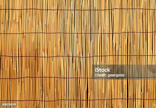 Pared Del Amarrados Tablas De Madera Foto de stock y más banco de imágenes de Abstracto - Abstracto, Amarillo - Color, Anticuado