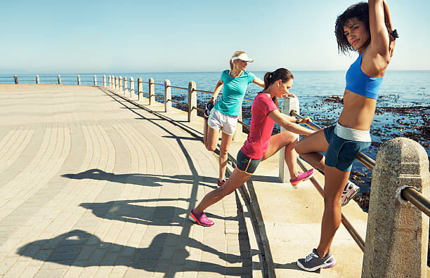 Full length shot of three young women stretching before a runhttp://195.154.178.81/DATA/i_collage/pu/shoots/784339.jpg