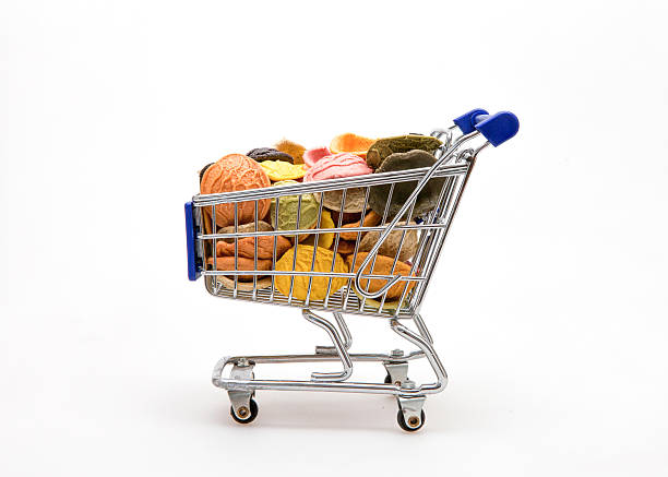 istock Pasta in a shopping cart 500218675