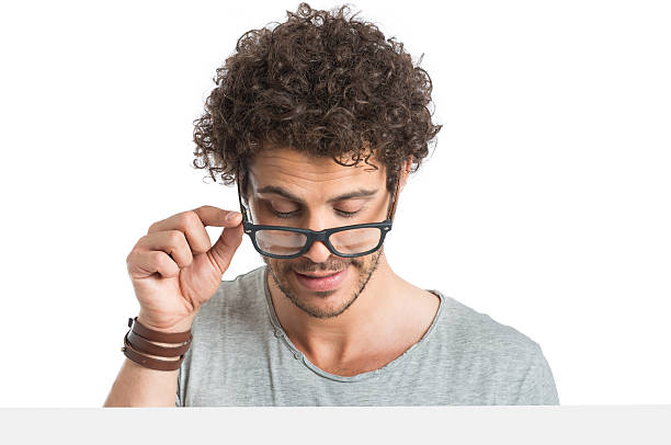 jeune homme portant lunettes de vue - tête baissée photos et images de collection