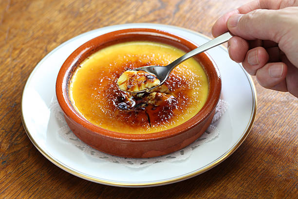 sopa crema catalana - dessert creme brulee food gourmet fotografías e imágenes de stock