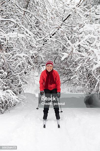 Skilanglauf Lächelnde Frau Winter Sport Stockfoto und mehr Bilder von Langlaufen - Langlaufen, Langlaufski, Aktiver Lebensstil