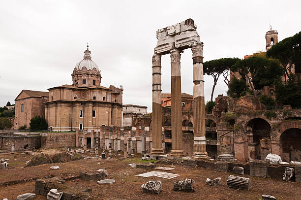 imperial fora w rzymie - travel tourist roman forum rome zdjęcia i obrazy z banku zdjęć
