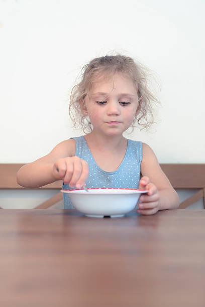 istock little girl eating 500261795