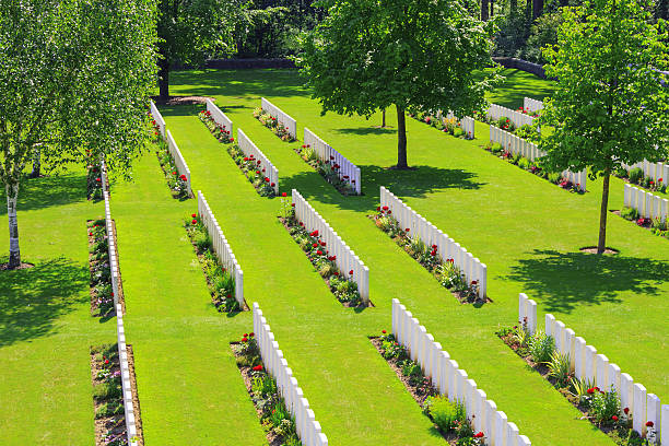 nuevo british cementerio de guerra mundial 1 flandes campos - flanders war grave war memorial fotografías e imágenes de stock