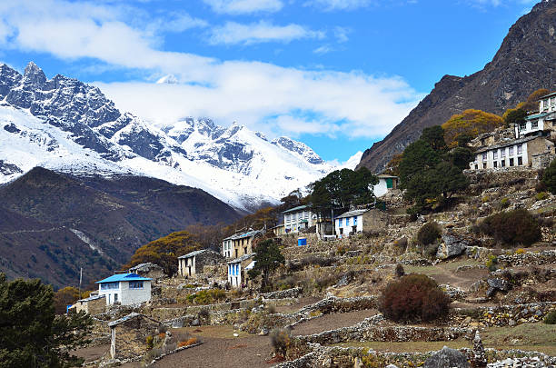 nepal escena: nadie, fortze tenga village en el himalayas - tony snow fotos fotografías e imágenes de stock