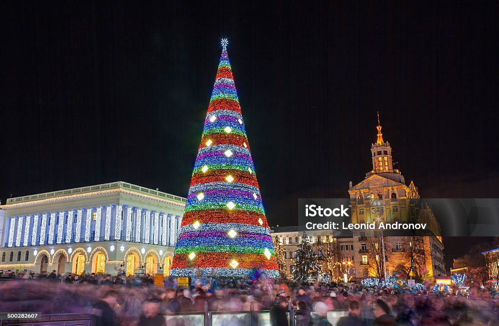 Árvore de Natal sobre Maidan Nezalezhnosti em Kiev, Ucrânia - Foto de stock de Adulto royalty-free