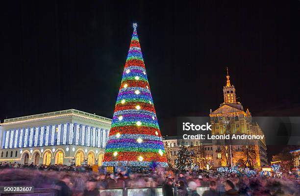 Foto de Árvore De Natal Sobre Maidan Nezalezhnosti Em Kiev Ucrânia e mais fotos de stock de Adulto