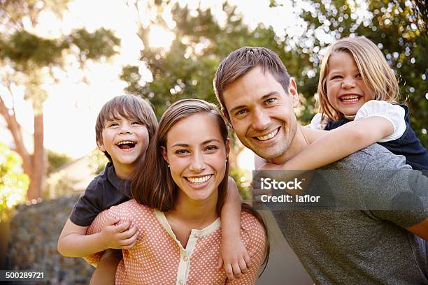 Wie Wäre Es Mit Einem Wettkampf Stockfoto und mehr Bilder von Familie - Familie, Glücklichsein, Lächeln