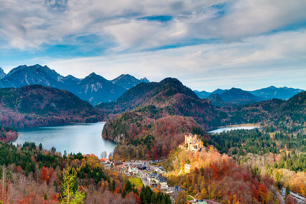 ノイシュバンシュタイン城 - neuschwanstein ストックフォトと画像