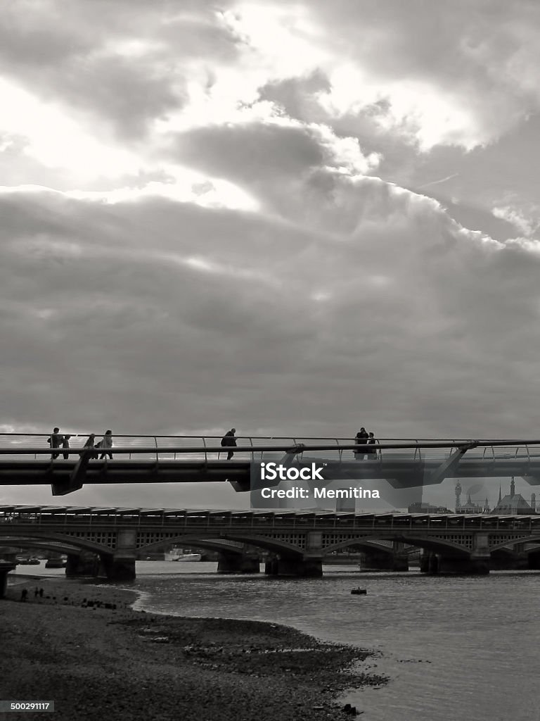 Millenium Мост - Стоковые фото Norman Foster роялти-фри