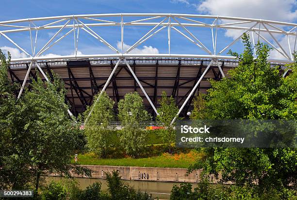 Лондон Олимпийский Стадион И Город Mill Река — стоковые фотографии и другие картинки Олимпийский стадион - Лондон - Олимпийский стадион - Лондон, Архитектура, Большой город
